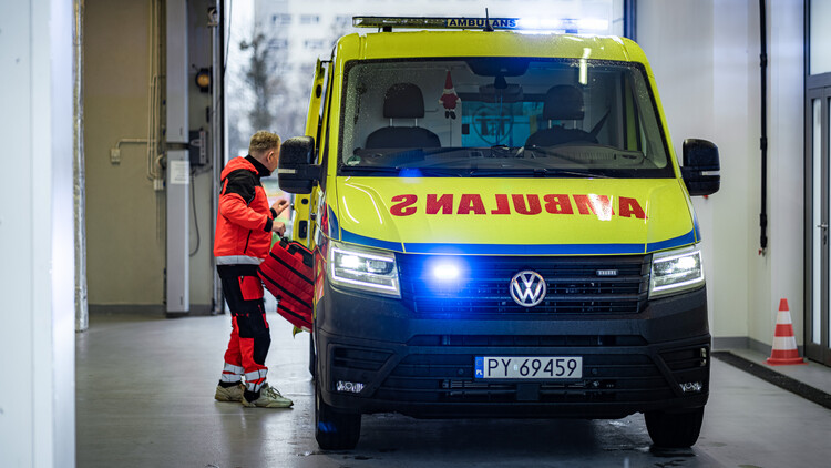 Szpital w Poznaniu z nową karetką od Volkswagen Poznań